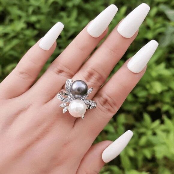 WHITE GOLD DIAMOND PEARL BOW RING - Picture 2 of 6